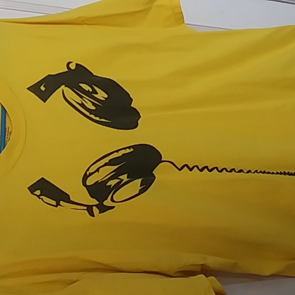 Chill brand mens XL yellow t-shirt  headphones logo